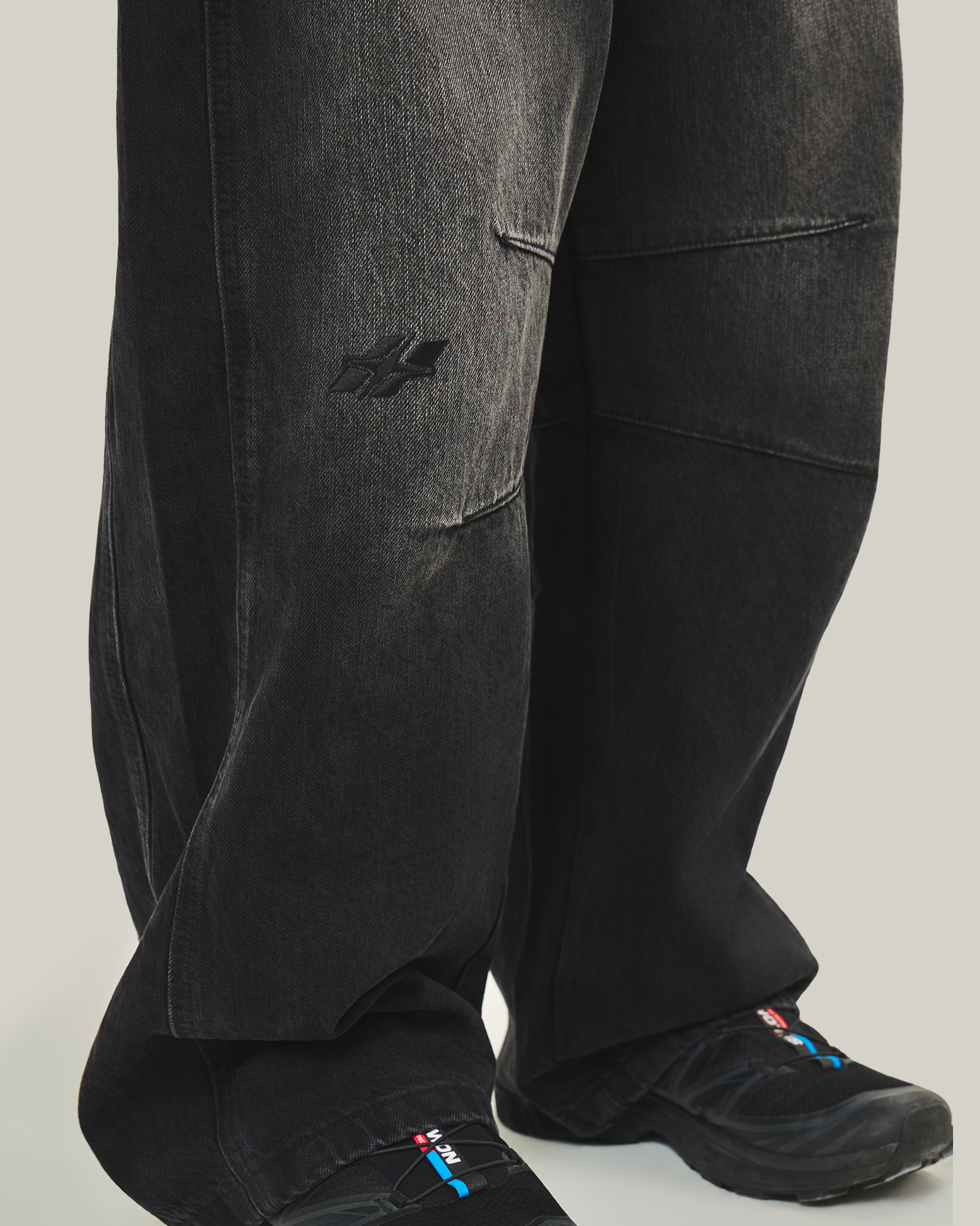 hust-shadow-jeans | Black