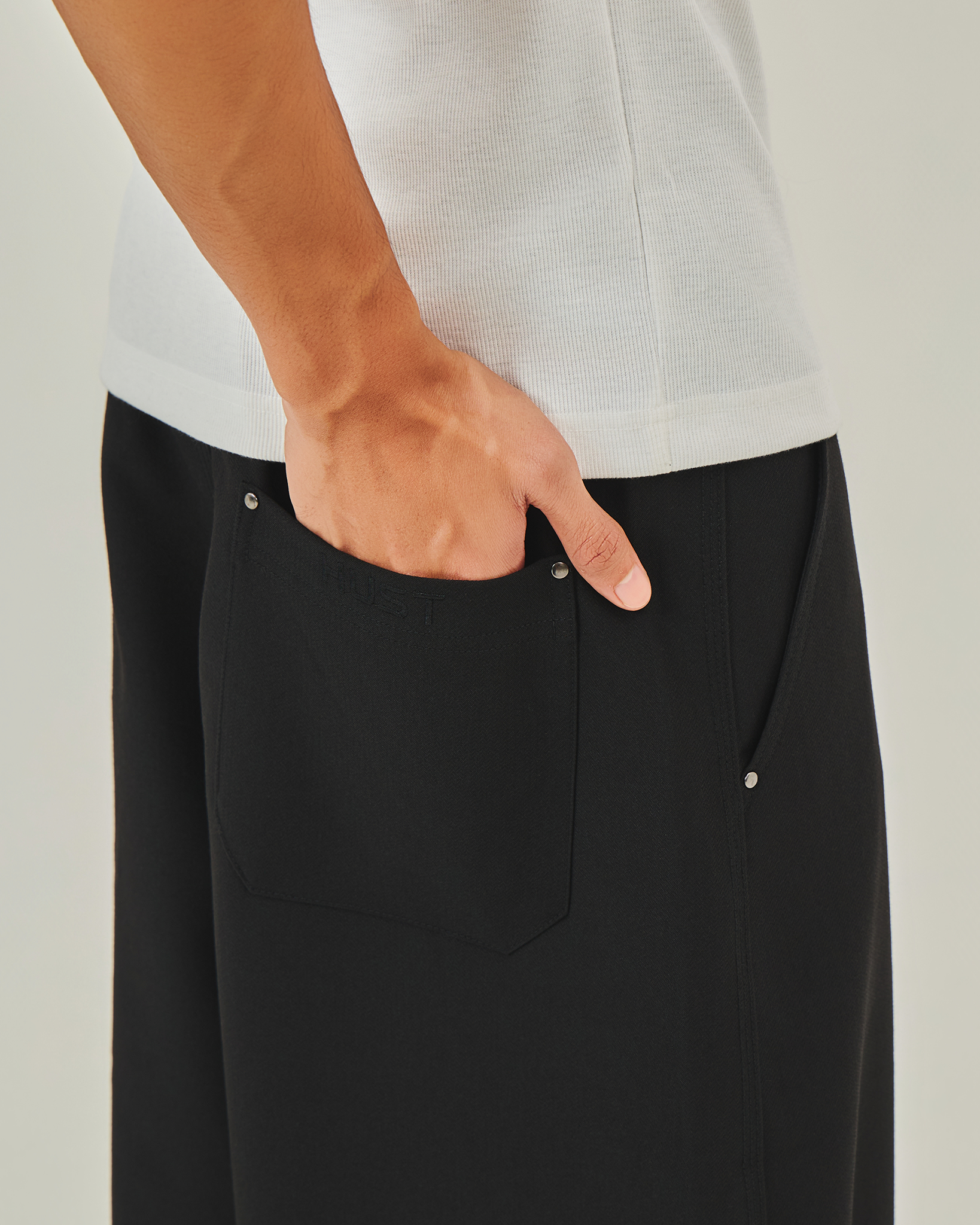 hust-signature-trousers | Black